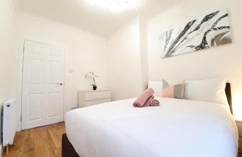 Glasgow Apartment | Glasgow Comfortable and Modern 3 Bedroom Mid Terraced Villa