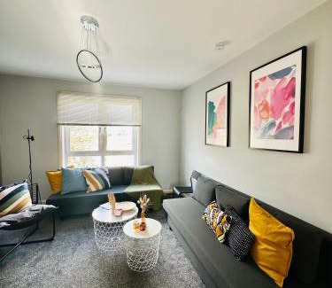 Glasgow Apartment | Glasgow Modern style home , separate entrance