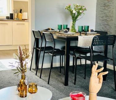 Glasgow Apartment | Glasgow Modern style home , separate entrance