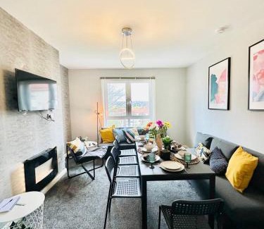 Glasgow Apartment | Glasgow Modern style home , separate entrance