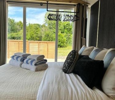 Blandford Saint Mary Apartment | Glass House with Private Hottub