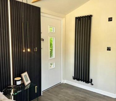 Blandford Saint Mary Apartment | Glass House with Private Hottub