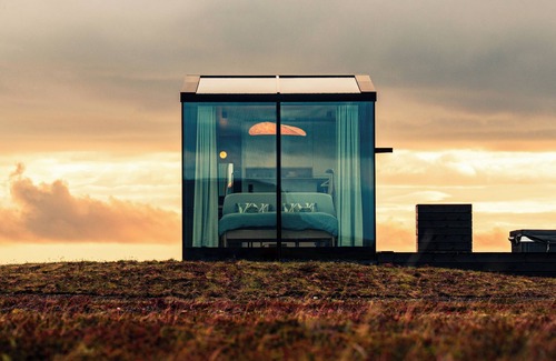 Storidalur Ski Chalet | Glass-roof lodge with private spa & sauna near Seljalandsfoss, pure tranquility