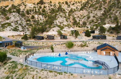 Orderville House | Glass Star Gazing Bedroom Cabin Near Zion & Bryce