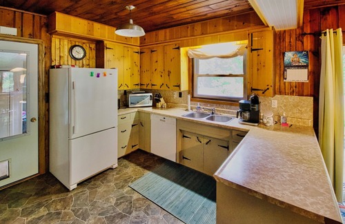 Bayfield Cottage | Glass Tile Cottage: Classic Bayfield Cottage Across The Road From The Lake!