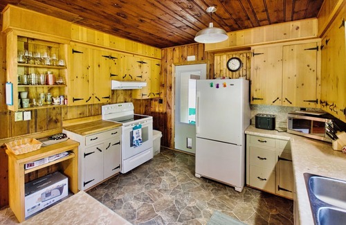 Bayfield Cottage | Glass Tile Cottage: Classic Bayfield Cottage Across The Road From The Lake!