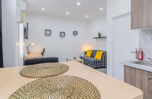 Le Creusot Apartment | Glassware - LE CREUSOT