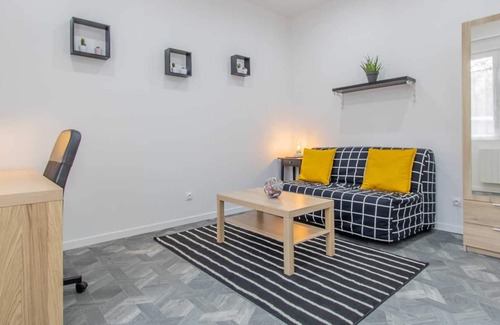 Le Creusot Apartment | Glassware - LE CREUSOT