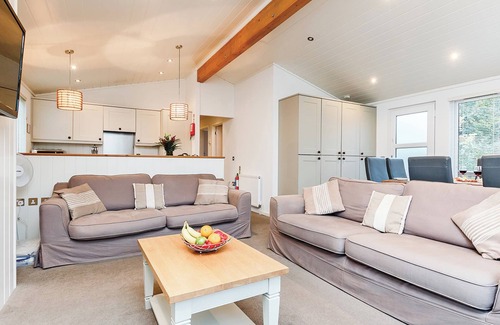 Cheddar Ski Chalet | Glastonbury Lodge Premier
