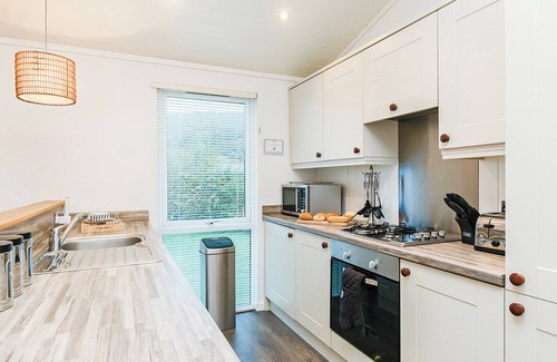 Cheddar Ski Chalet | Glastonbury Lodge Premier