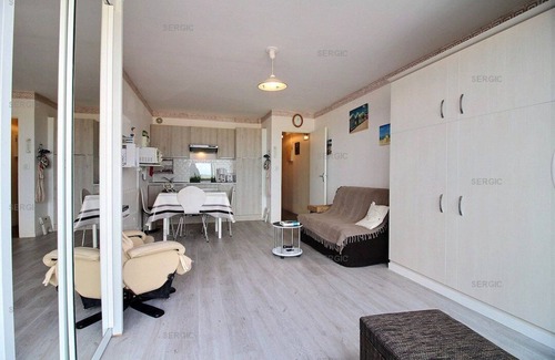 Berck-sur-Mer Apartment | GLB107 : FACE MER, studio with terrace view from 1st floor, sleeps 4