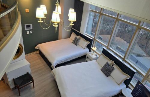 Cheongpa-dong Apartment | Gleam House