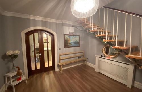 Killarney House | Gleanntan House - Beautiful Family Town House