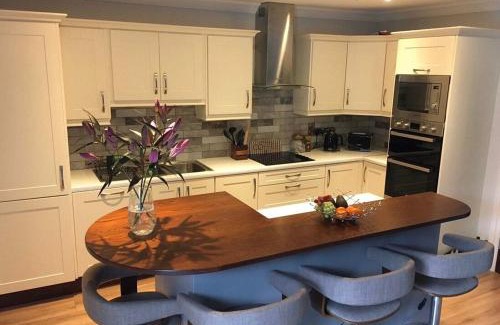 Killarney House | Gleanntan House - Beautiful Family Town House