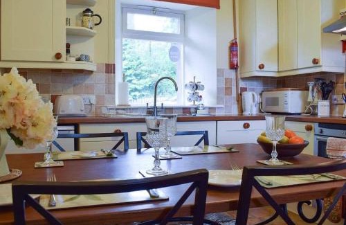 Perth House | Glebe Cottage, Scone