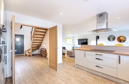 Lincoln House | Glebe Farm 4Br, Sleeps 11, Hot Tub, Pet Friendly