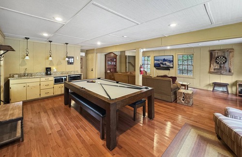 Blue Ridge House | Gleesome Inn - Waterfront | Private Dock | Stunning Views!