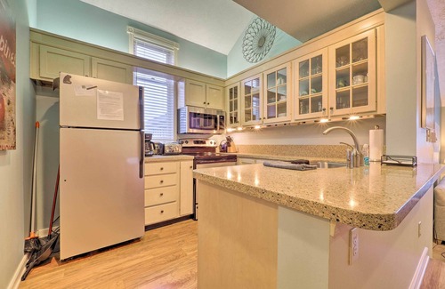 Maple City Condo | Glen Arbor Condo w/Balcony & Ski/Beach Access!