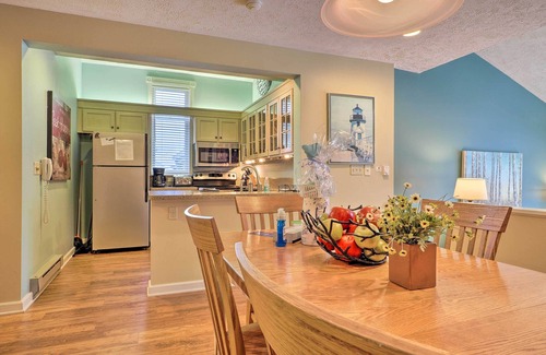 Maple City Condo | Glen Arbor Condo w/Balcony & Ski/Beach Access!