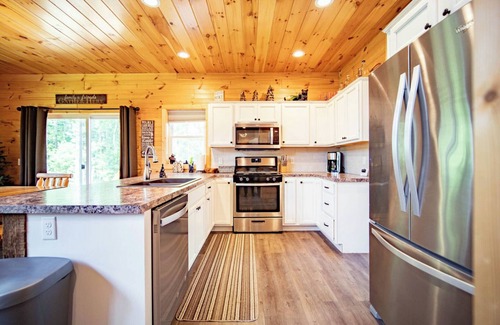 Empire Cabin | Glen Arbor, MI - Walk to Town, Home Theater, Pool Table, bon fire