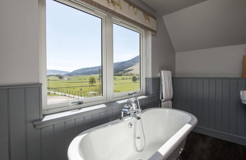 Clova Hotel | Glen Clova Hotel and Lodges