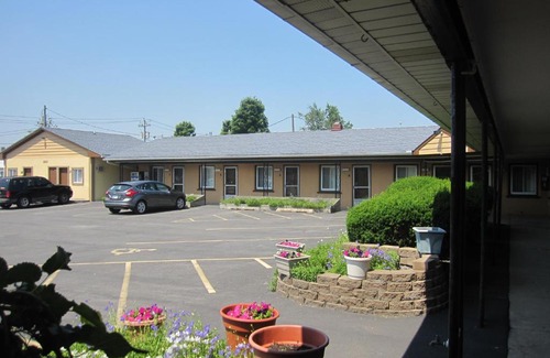 Utica Hotel | Glen Motel - Utica