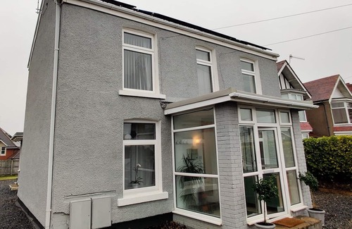 Upper Killay Apartment | Glen View a Stones Throw Away from The Gower!