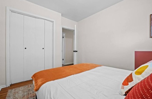 Glenbrook Apartment | Glenbrook Home Close to MRU 2KingBeds FreeParking