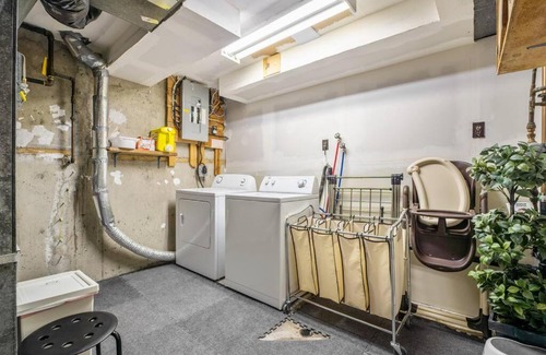 Glenbrook Apartment | Glenbrook Home Close to MRU 2KingBeds FreeParking