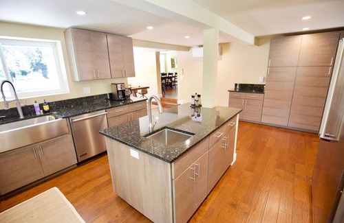 Kelseyville Resort | Glenbrook Lodge - Private Creekside Estate