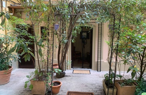 Historic Centre Apartment | Glenda's Suite and its Patio