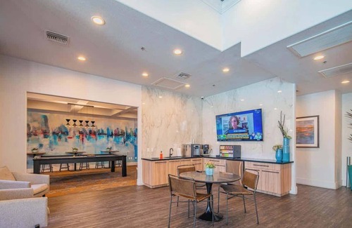 Glendale Sports and Entertainment District Apartment | Glendale 2BD Stay | Near Stadium, King Bed + W/D