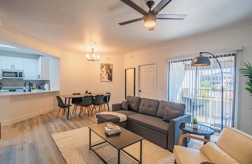 Glendale Sports and Entertainment District Apartment | Glendale 2BD Stay | Near Stadium, King Bed + W/D