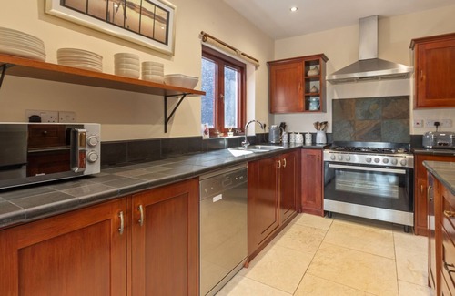 Saundersfoot Cottage | Glendale Cottage - Sea Views and Hot Tub