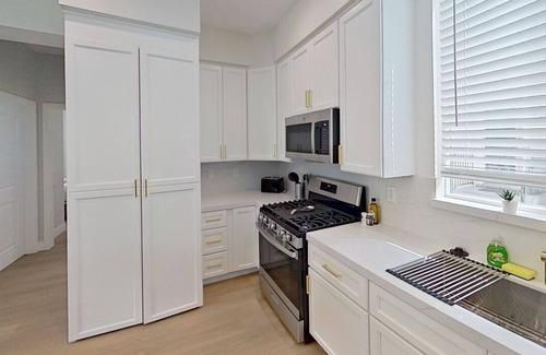 Glendale House | GLENDALE GEM: MODERN 2BR HOUSE BUILT in 2024 w/GARAGE & PRIVATE PATIO p77