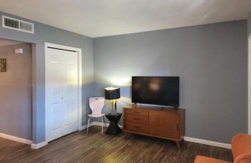Glendale Apartment | Glendale Groovin & Turquoise Twilight