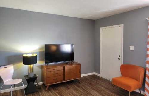 Glendale Apartment | Glendale Groovin & Turquoise Twilight