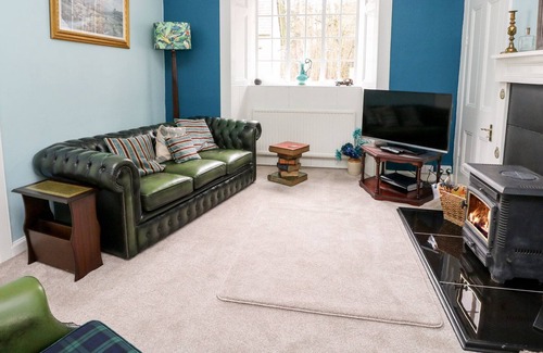Kirriemuir Cabin | GLENDOLL COTTAGE, pet friendly, with open fire in Kirriemuir