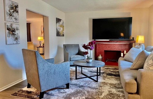 Glendora Villa | Glendora Pool Home Retreat