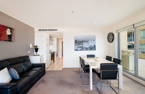 Glenelg Apartment | Glenelg beachfront luxury apartment