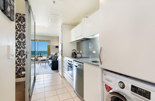 Glenelg Apartment | Glenelg beachfront luxury apartment