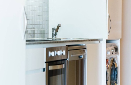 Glenelg Apartment | Glenelg beachfront luxury apartment