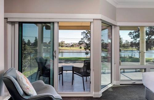 Glenelg North House | Glenelg Gem - Water Front | Sleeps 8 | Yard | BBQ