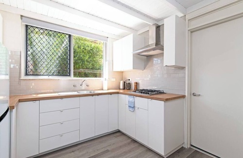 Glenelg North Apartment | Glenelg Getaway - 2BR + Parking
