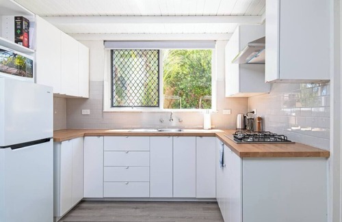 Glenelg North Apartment | Glenelg Getaway - 2BR + Parking