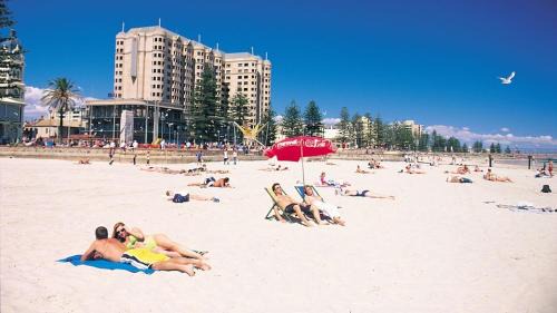 Glenelg Apartment | Glenelg Holiday Apartments - Corfu 200 meters to the beach Free Parking