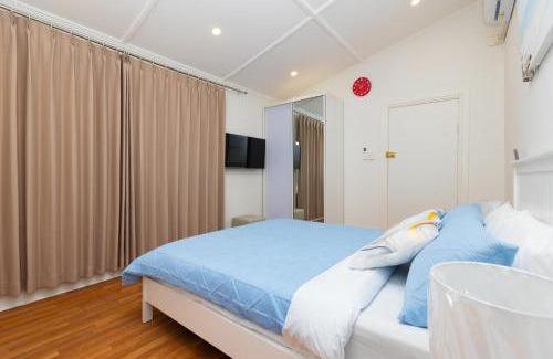 Glenelg North House | Glenelg Modern Studio, QBed,Wifi