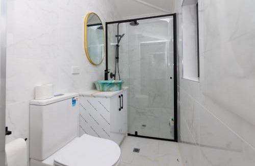Glenelg North House | Glenelg Modern Studio, QBed,Wifi