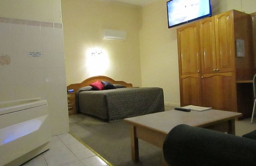 Glenelg North Hotel | Glenelg Motel