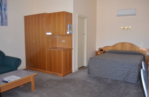 Glenelg North Hotel | Glenelg Motel